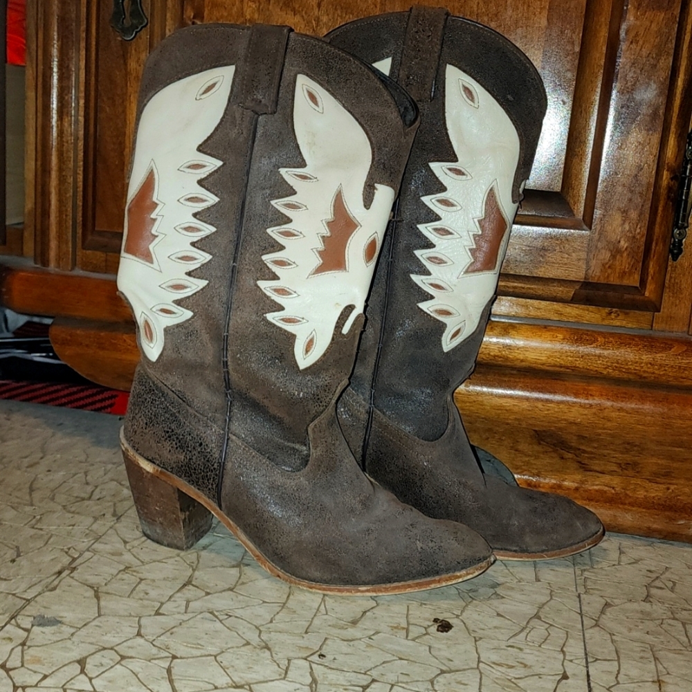 Dingo size 6 1/2 cowboy boots